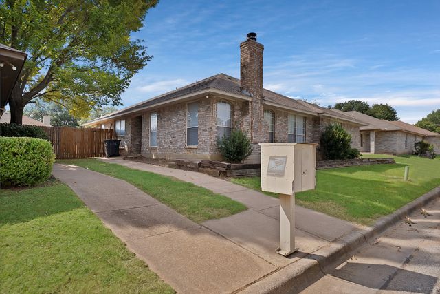 4308 Elliott Oaks Drive, Arlington, TX 76017