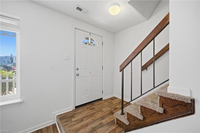 1302 Covington CT, Virginia Beach, VA 23453