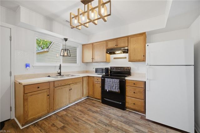1302 Covington CT, Virginia Beach, VA 23453