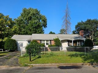 45 Dimmick St, Springfield, MA 01109