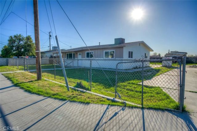 2701 Houchin, Bakersfield, CA 93304