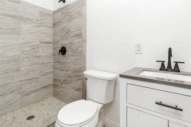 2701 Houchin, Bakersfield, CA 93304