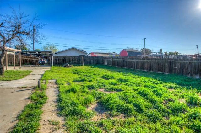 2701 Houchin, Bakersfield, CA 93304