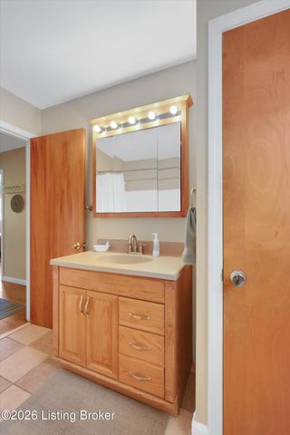 4011 Mamaroneck Rd, Louisville, KY 40218