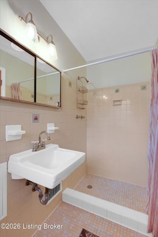 4011 Mamaroneck Rd, Louisville, KY 40218