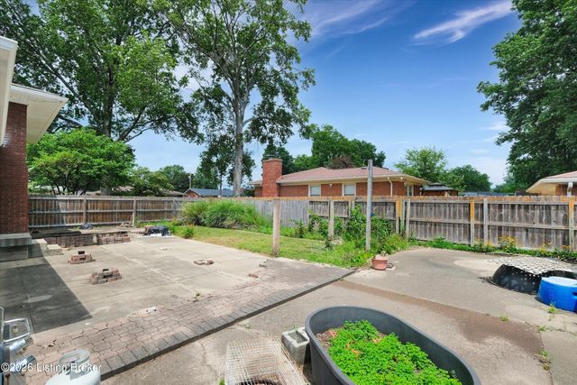 4011 Mamaroneck Rd, Louisville, KY 40218