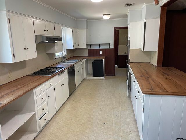 201 W Gilmer St., Big Sandy, TX 75755