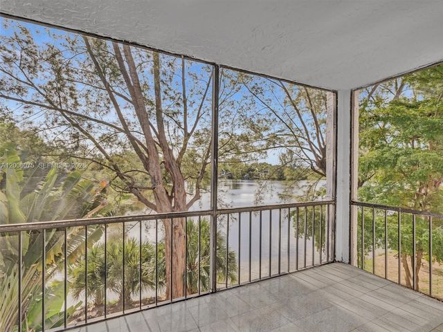 3360 Spanish Moss Ter 305, Lauderhill, FL 33319