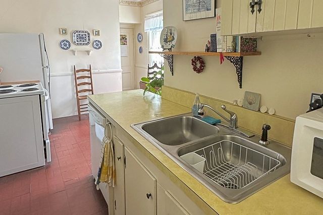 169 Whitmarsh Ave, Worcester, MA 01606