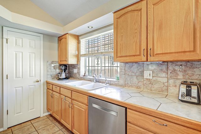1211 Blue Quail Road NE, Albuquerque, NM 87112