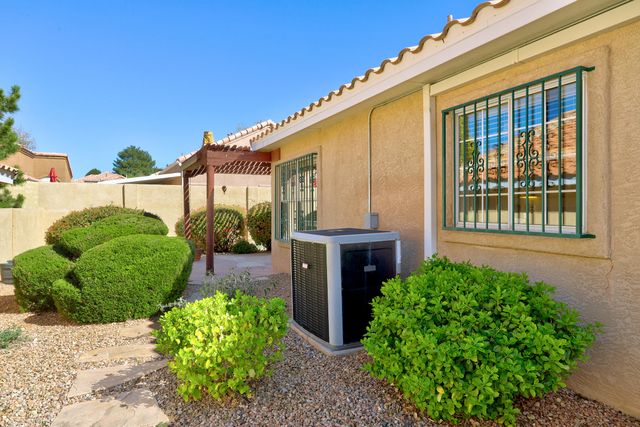 1211 Blue Quail Road NE, Albuquerque, NM 87112