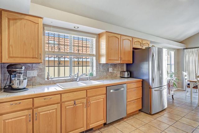 1211 Blue Quail Road NE, Albuquerque, NM 87112
