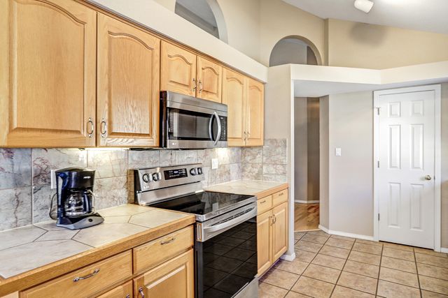 1211 Blue Quail Road NE, Albuquerque, NM 87112