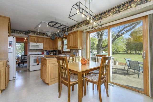 W327S6938 Ashton WAY, Mukwonago, WI 53149
