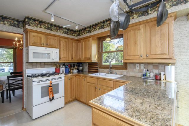 W327S6938 Ashton WAY, Mukwonago, WI 53149