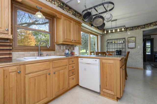 W327S6938 Ashton WAY, Mukwonago, WI 53149