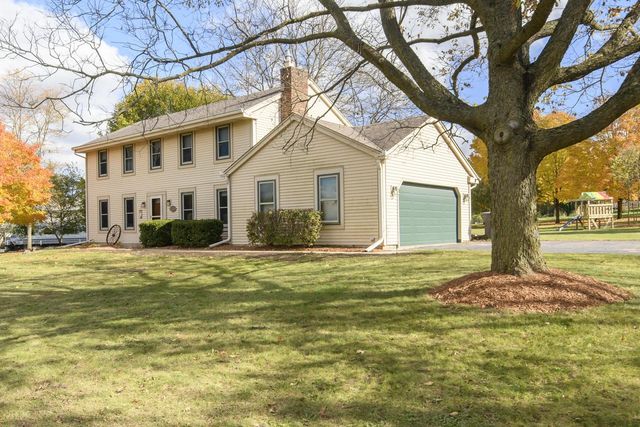 W327S6938 Ashton WAY, Mukwonago, WI 53149