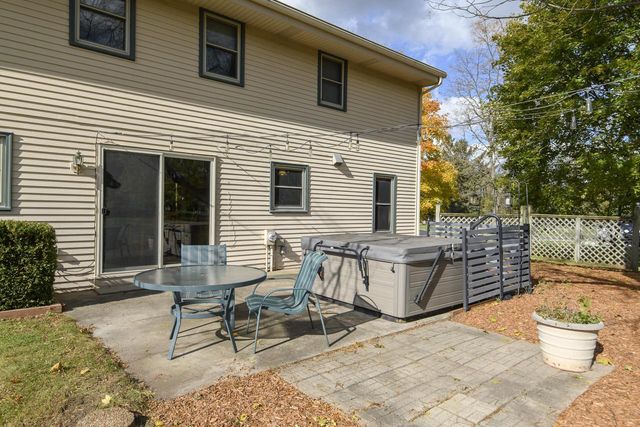 W327S6938 Ashton WAY, Mukwonago, WI 53149