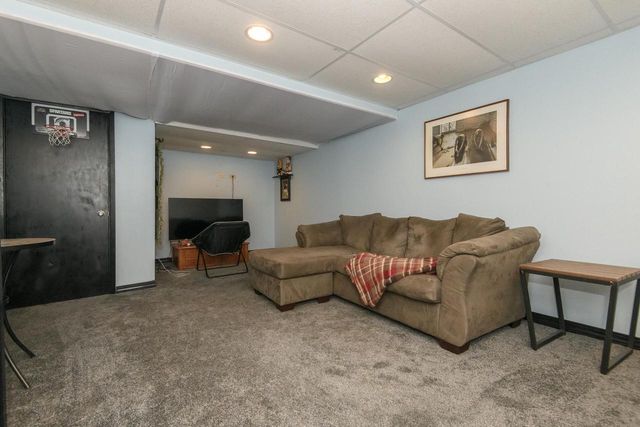 W327S6938 Ashton WAY, Mukwonago, WI 53149