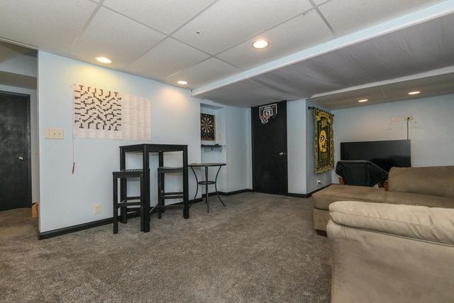 W327S6938 Ashton WAY, Mukwonago, WI 53149