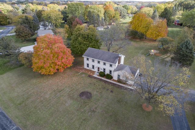 W327S6938 Ashton WAY, Mukwonago, WI 53149