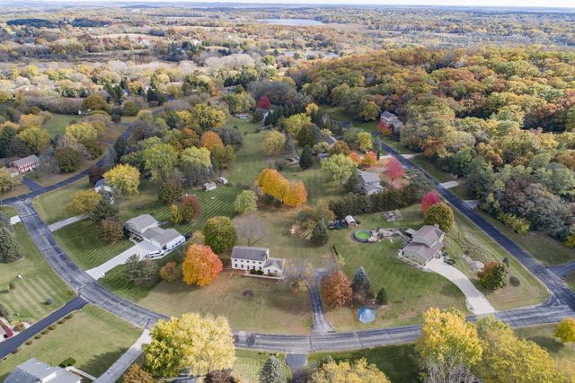 W327S6938 Ashton WAY, Mukwonago, WI 53149