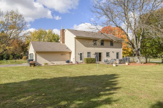 W327S6938 Ashton WAY, Mukwonago, WI 53149