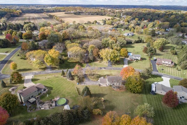 W327S6938 Ashton WAY, Mukwonago, WI 53149