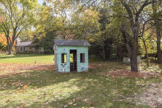 W327S6938 Ashton WAY, Mukwonago, WI 53149