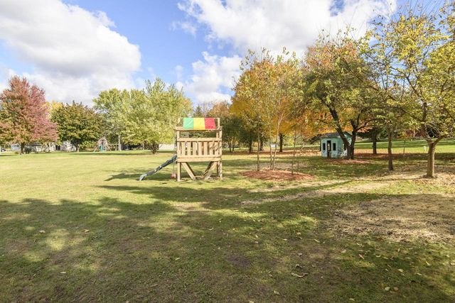 W327S6938 Ashton WAY, Mukwonago, WI 53149