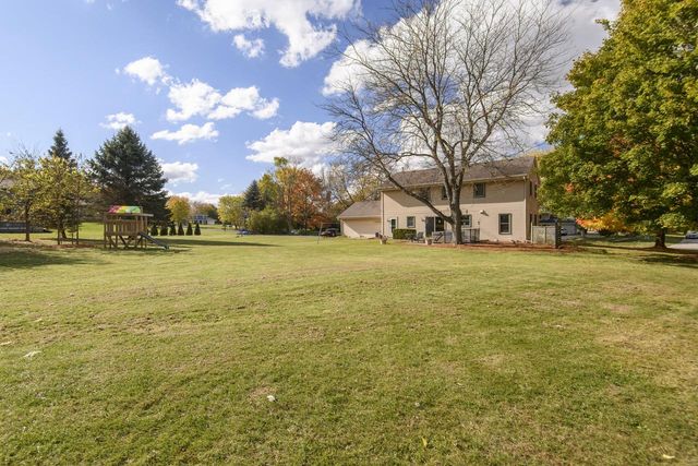 W327S6938 Ashton WAY, Mukwonago, WI 53149