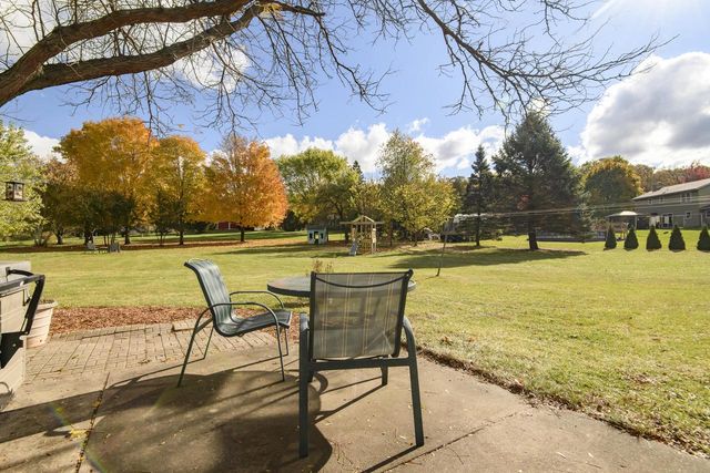 W327S6938 Ashton WAY, Mukwonago, WI 53149