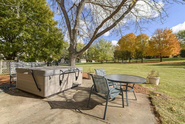 W327S6938 Ashton WAY, Mukwonago, WI 53149