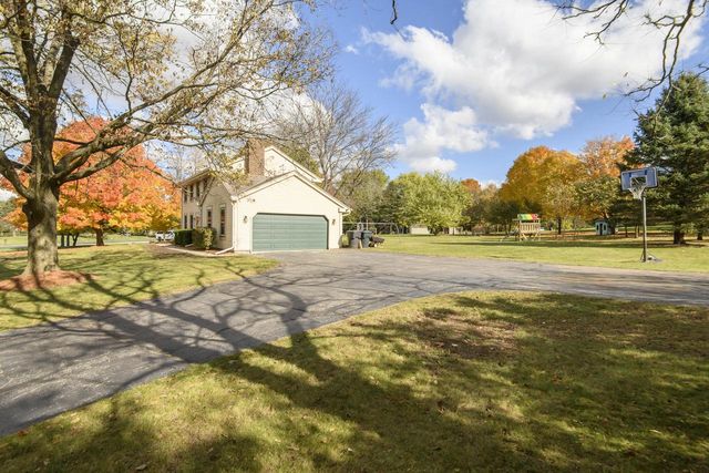 W327S6938 Ashton WAY, Mukwonago, WI 53149