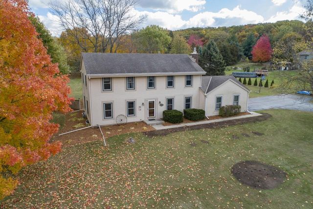 W327S6938 Ashton WAY, Mukwonago, WI 53149