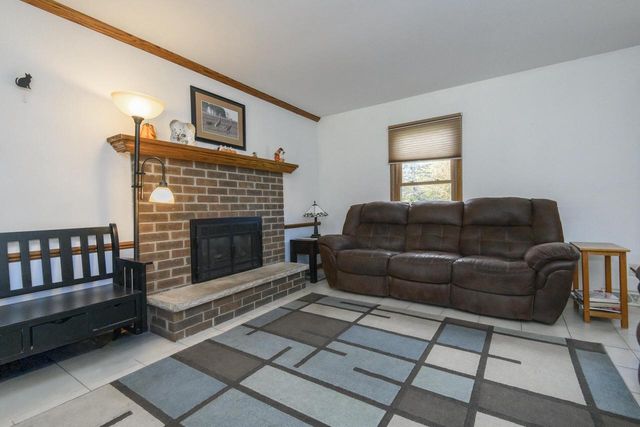 W327S6938 Ashton WAY, Mukwonago, WI 53149