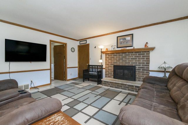 W327S6938 Ashton WAY, Mukwonago, WI 53149