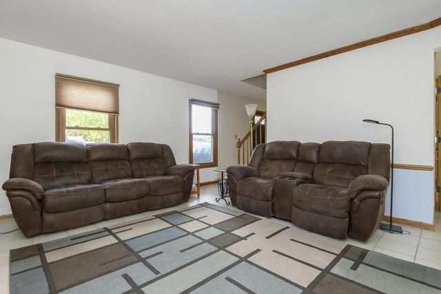W327S6938 Ashton WAY, Mukwonago, WI 53149