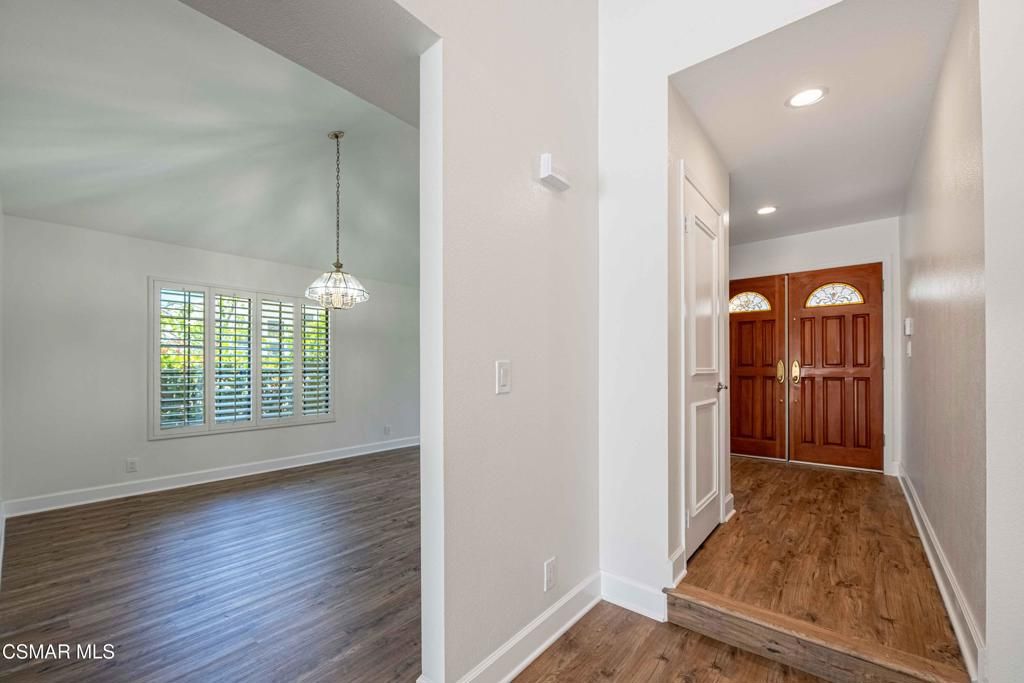 Image 11 of property listing at 27555 Freetown Lane, Agoura Hills, CA 91301