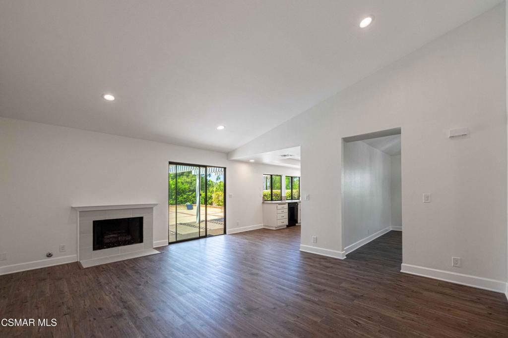 Image 13 of property listing at 27555 Freetown Lane, Agoura Hills, CA 91301