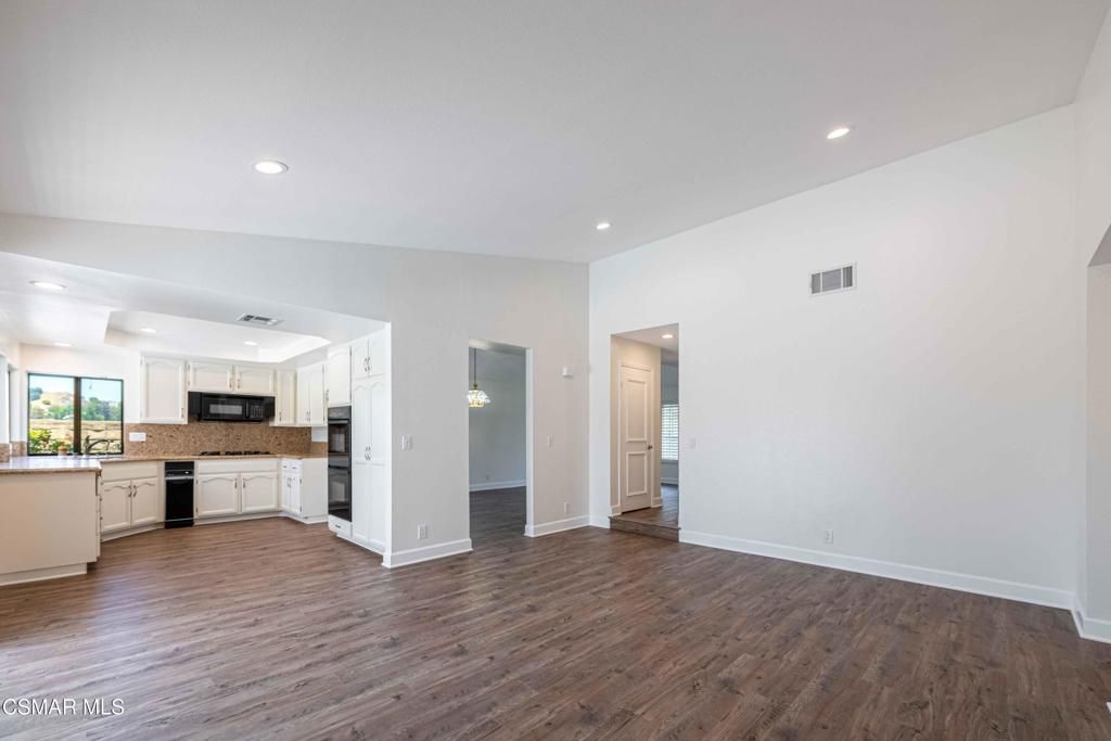 Image 14 of property listing at 27555 Freetown Lane, Agoura Hills, CA 91301