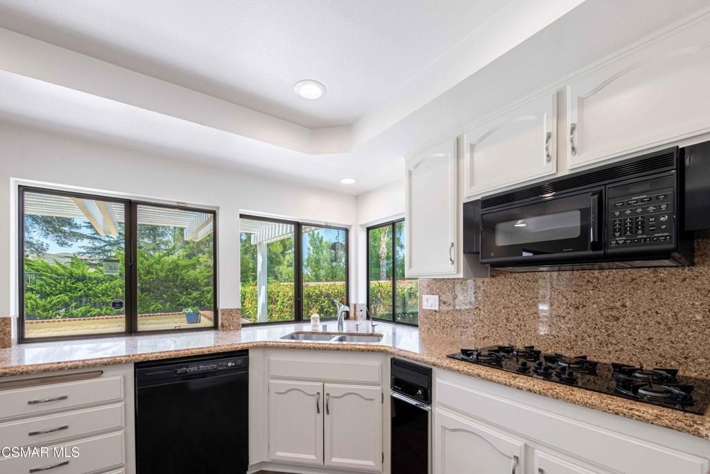 Image 17 of property listing at 27555 Freetown Lane, Agoura Hills, CA 91301