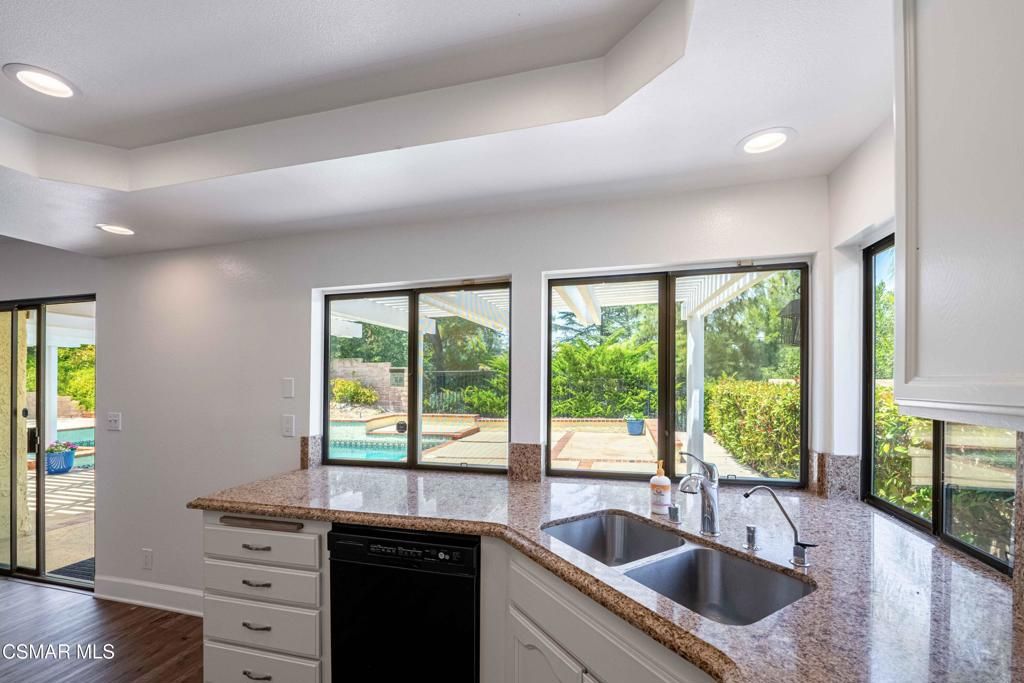 Image 18 of property listing at 27555 Freetown Lane, Agoura Hills, CA 91301