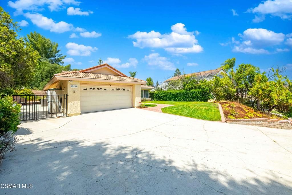 Image 2 of property listing at 27555 Freetown Lane, Agoura Hills, CA 91301