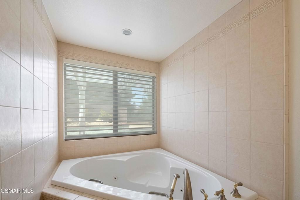 Image 24 of property listing at 27555 Freetown Lane, Agoura Hills, CA 91301