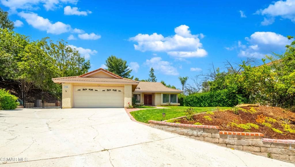 Image 3 of property listing at 27555 Freetown Lane, Agoura Hills, CA 91301