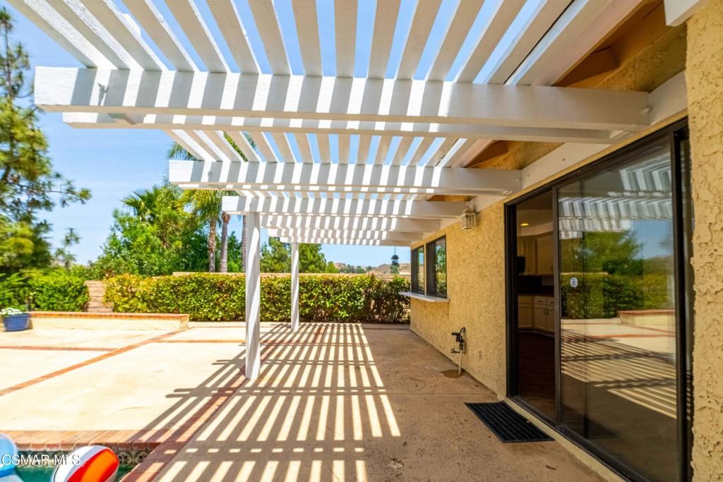 Image 33 of property listing at 27555 Freetown Lane, Agoura Hills, CA 91301