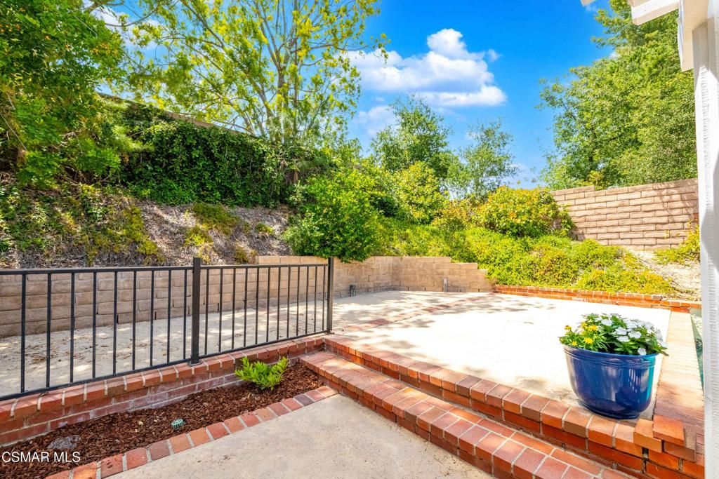 Image 34 of property listing at 27555 Freetown Lane, Agoura Hills, CA 91301