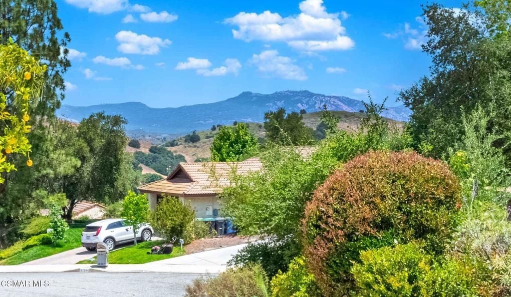 Image 37 of property listing at 27555 Freetown Lane, Agoura Hills, CA 91301