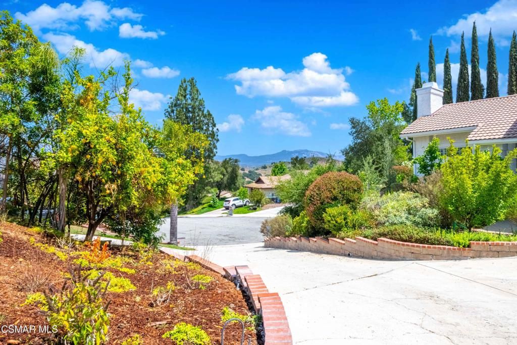 Image 38 of property listing at 27555 Freetown Lane, Agoura Hills, CA 91301